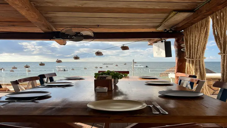 restaurant frente al mar