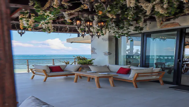 terraza de restaurante al mare
