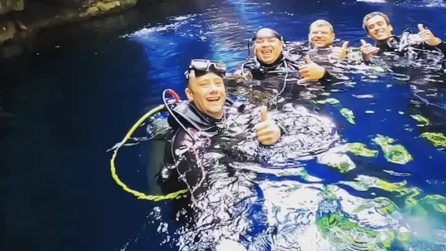 buceadores scuba kraken